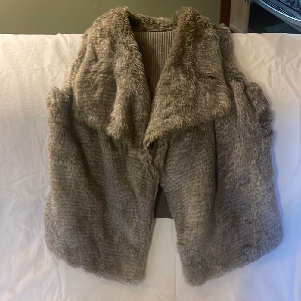 Maurice’s faux fur vest size 0 or XL, great for the Mob wife look and fall night